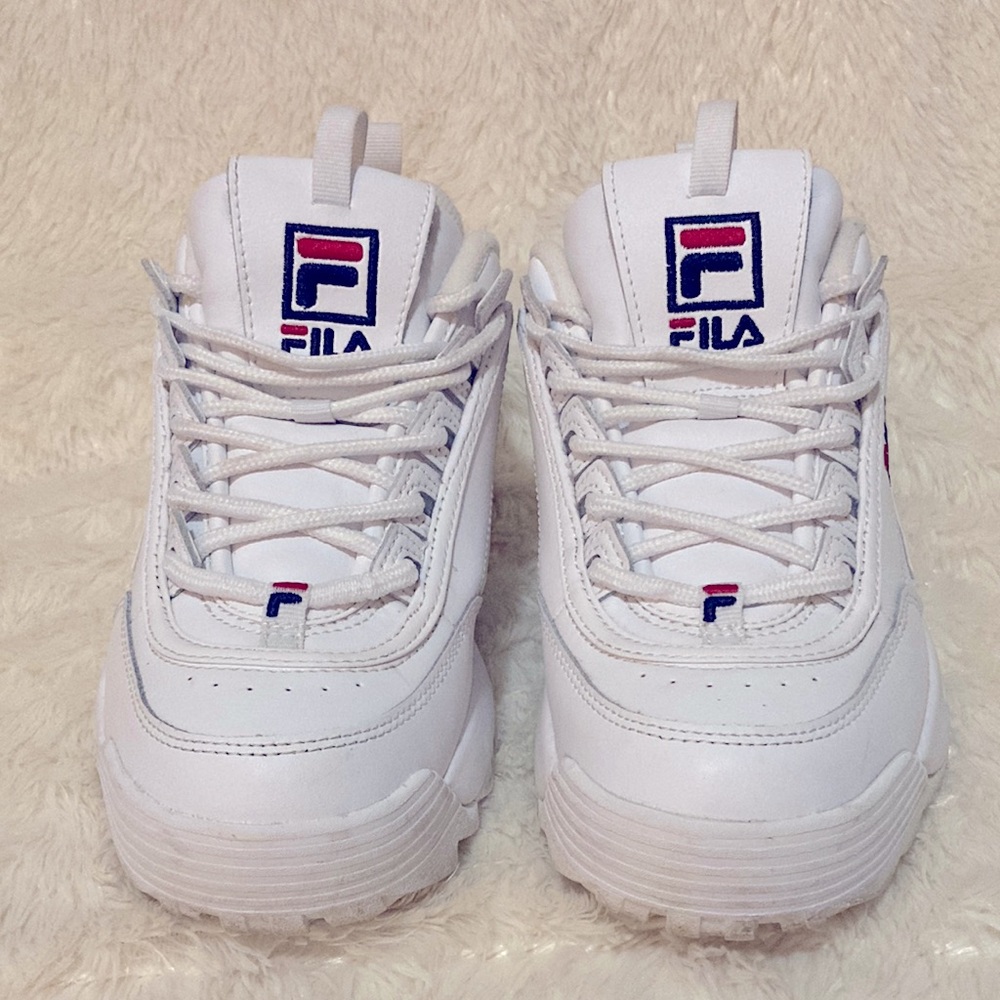 woman’s size 9 Fila Disruptor white